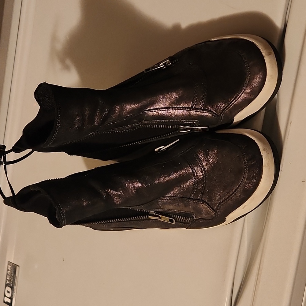 Moto Sneakers